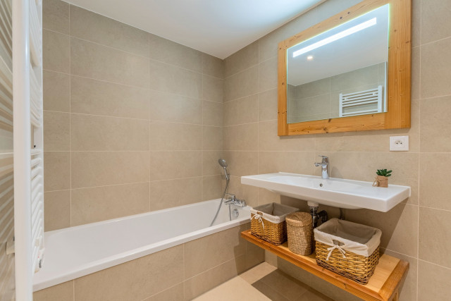 Chalets des Freinets Residence, Building C, Apartment 301, Bathroom, Châtel, Abondance Valley