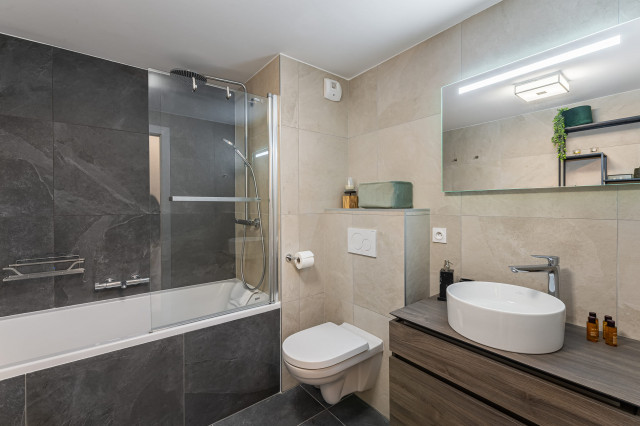 Résidence l'Alpujarra, appartement 303, salle de bain avec baignoire, Châtel 74