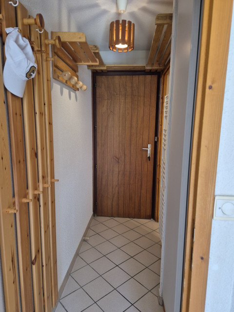 Le Chamois - Les Jonquilles Apartment Building, hallway, Châtel, Abondance Valley 74