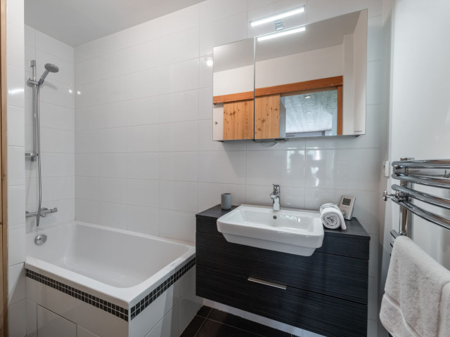 Residence Le Lion d'Or, Apartment 12, Chatel, Bathroom, Relaxation in the mountains