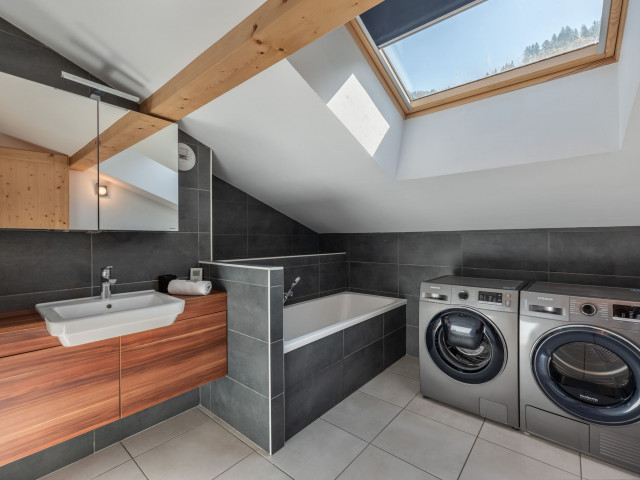 Residence Le Lion d'Or, Apartment 12, Chatel, Bathroom, Super Chatel gondola