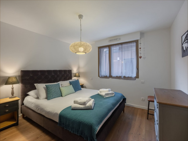 Residence Le Lion d'Or, Apartment 4, Châtel, Double bedroom, Snow-capped peaks