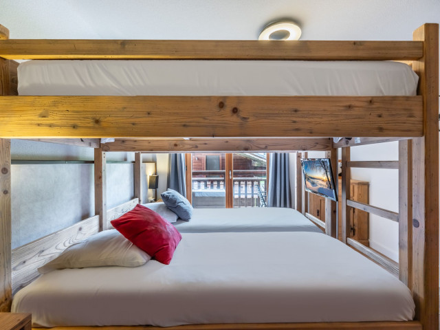 Residence Le Mont Blanc - Oasis, Apartment 07A, Chatel, Bedroom bunk beds, Mountain village