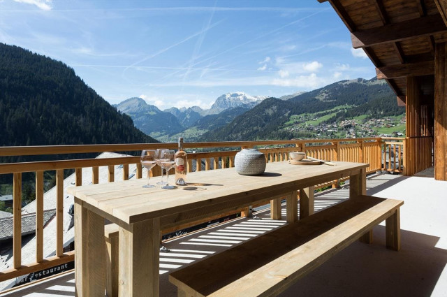 Résidence le Mont Royal, Terrasse avec mobilier de jardin et vue montagnes, Châtel Vacances au ski