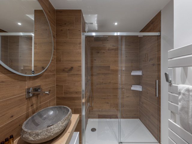 Résidence Le Theleme, Apartment 102, shower room, Châtel ski mountain family holiday