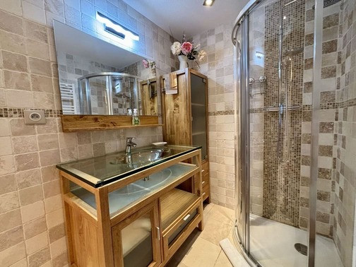 Résidence Les Fioles, appartement 19, salle de douche, Châtel France Montagne, vacances hiver ski neige 