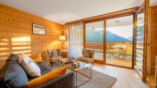 Résidence les Flambeaux, 6 personnes, Châtel, Boude, salon, balcon, vue montagnes
