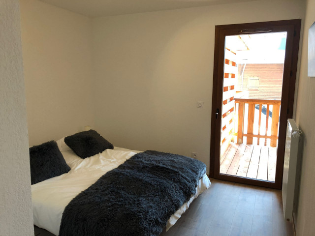 Residence Loges Blanches 102C, Bedroom double bed, Châtel Ski rental