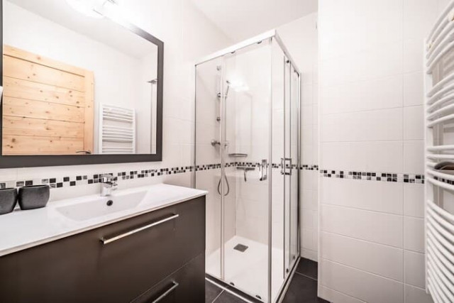 Résidence Les Loges Blanches, salle de douche, Châtel Haute Savoie