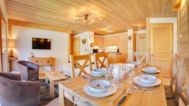 Résidence les Pins, 6 personnes, Châtel, salon, salle à manger