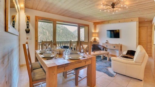 Résidence les Pins, 6 personnes, Châtel, salon, salle à manger
