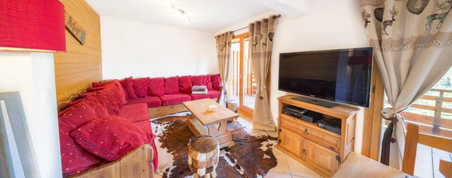 Residence Les Pins, Apartment 11, Châtel, Living room and TV, Ski pass