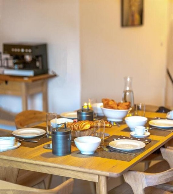 Résidence O Rouge, 5 personnes, Châtel, centre du village, salle à manger