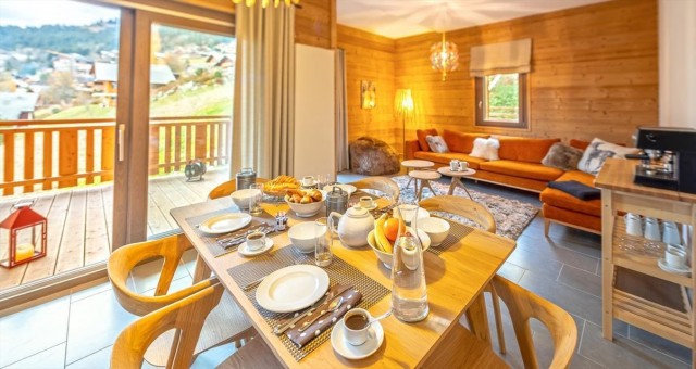 Résidence O Rouge, 5 personnes, Châtel, centre du village, salle à manger, salon