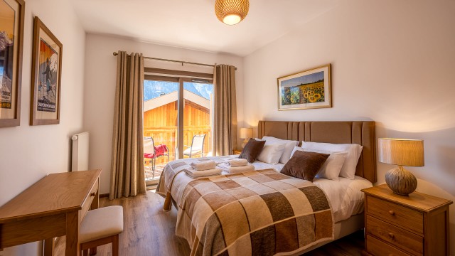 Résidence O Rouge, 6 personnes, Châtel, centre du village, chambre double, balcon