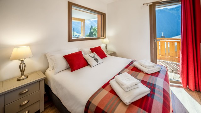Résidence O Rouge, 6 personnes, Châtel, centre du village, chambre double, balcon