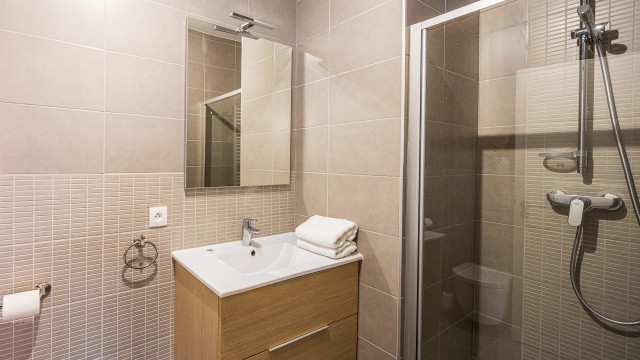 Résidence O Rouge, 6 personnes, Châtel, centre du village, salle de douche