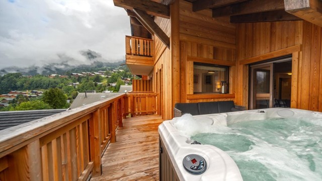 Résidence O Rouge, 6 personnes, Châtel, centre du village, terrasse, jacuzzi