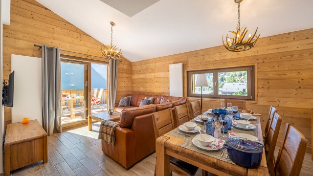 Résidence O Rouge, 8 personnes, Châtel, centre du village, salon, salle à manger, balcon