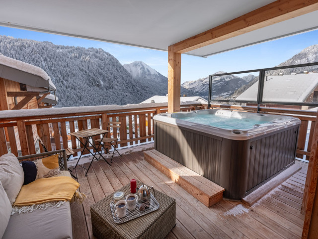 Résidence O Rouge, Appartement 2, Jacuzzi extérieur balcon, Châtel 74390