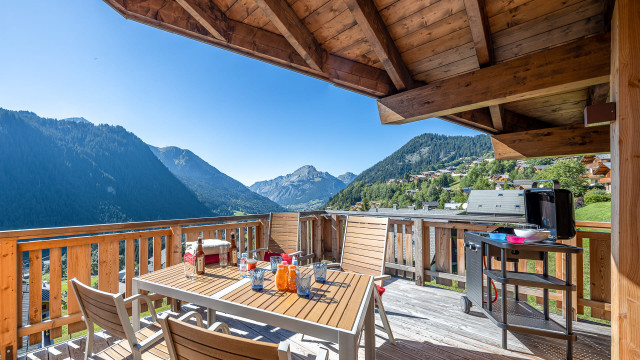 Résidence O Rouge, Terrasse avec barbecue et vue montagnes, Châtel Village 74