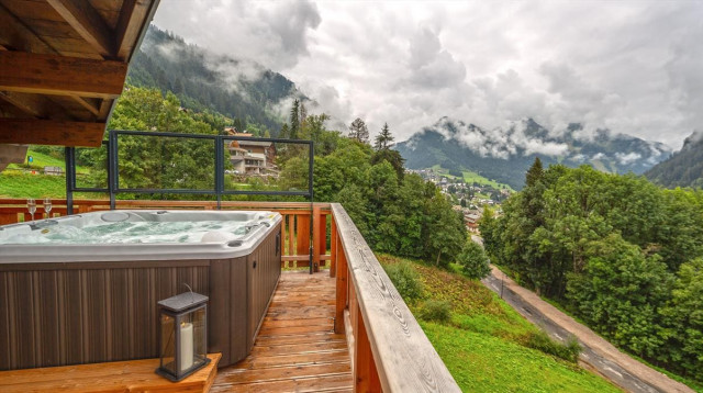 Résidence O Rouge, Terrasse avec jacuzzi, Châtel Vacances à la montagne