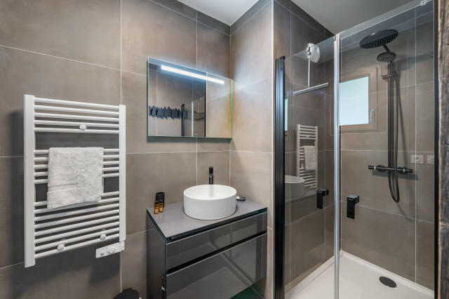 Quintessence residence, Apt 202B, Shower room, Skiing area 74390