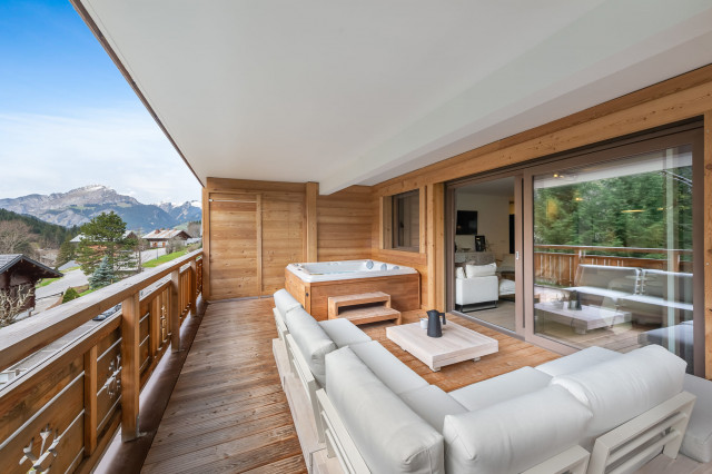 Quintessence residence, Apt 202B, Patio with Jacuzzi, Accommodation Ski resort