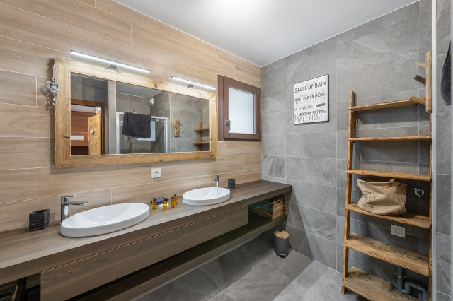 Résidence Quintessence Apt 301 A, salle de Douche, Châtel
