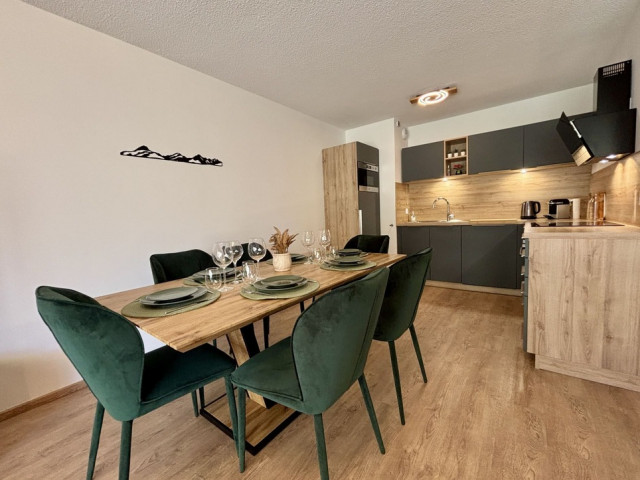 THE VIEW 13 Vacation Rental, Sleeps 6, Châtel, Dining Room, Les Portes du Soleil