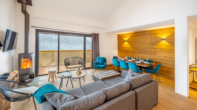 Résidence the View, 8 personnes, Châtel, centre du village, salon, poêle à bois, balcon