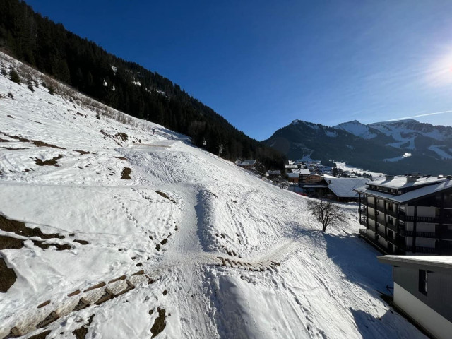 Residence the VIEW, Châtel, pedestrian way to super chatel in winter