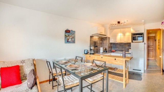 Résidence Yeti, 4 personnes, Châtel, Petit Châtel, salon, salle à manger, cuisine ouverte