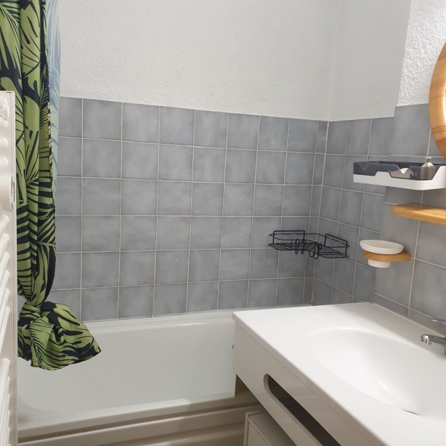 Studio 3 personnes, Châtel, Résidence les Avenières 5A baignoire