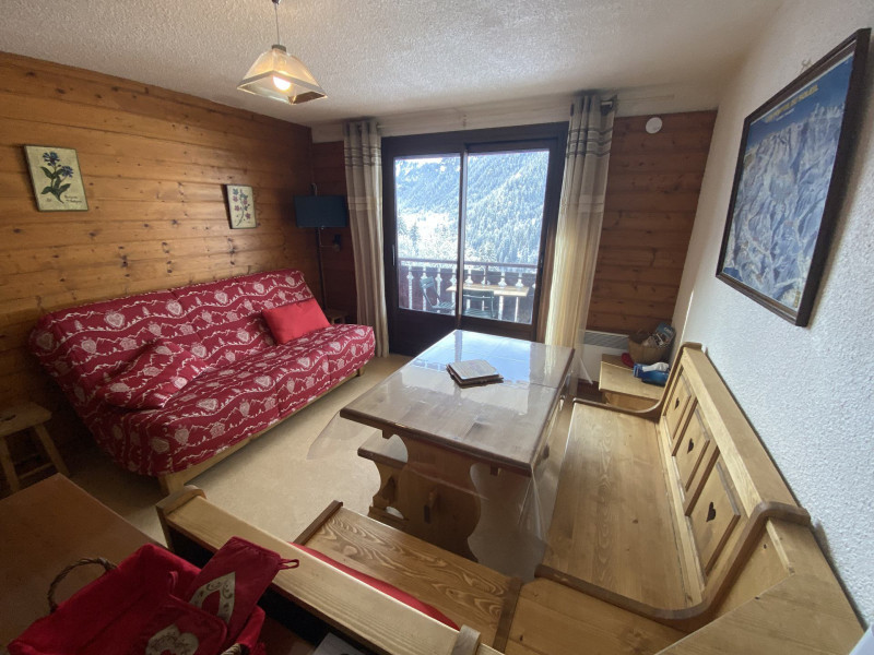 _lv_images__lot_0000000098_03_8418881