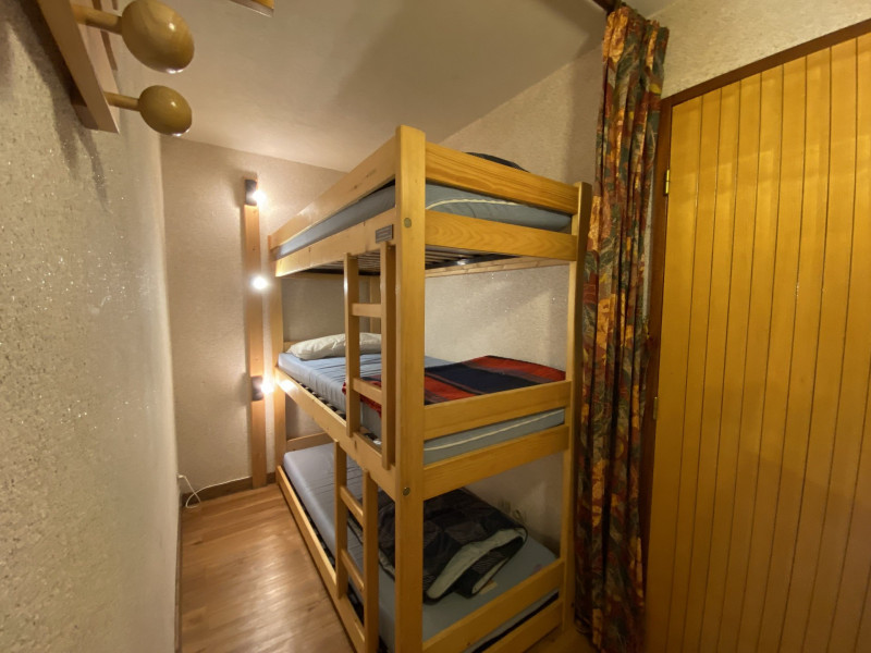 _lv_images__lot_0000000110_05_8256486