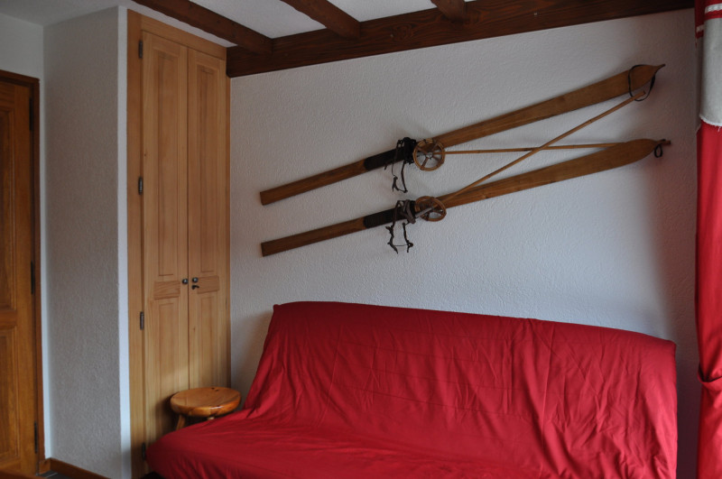 _lv_images__lot_0000000114_04_8397597