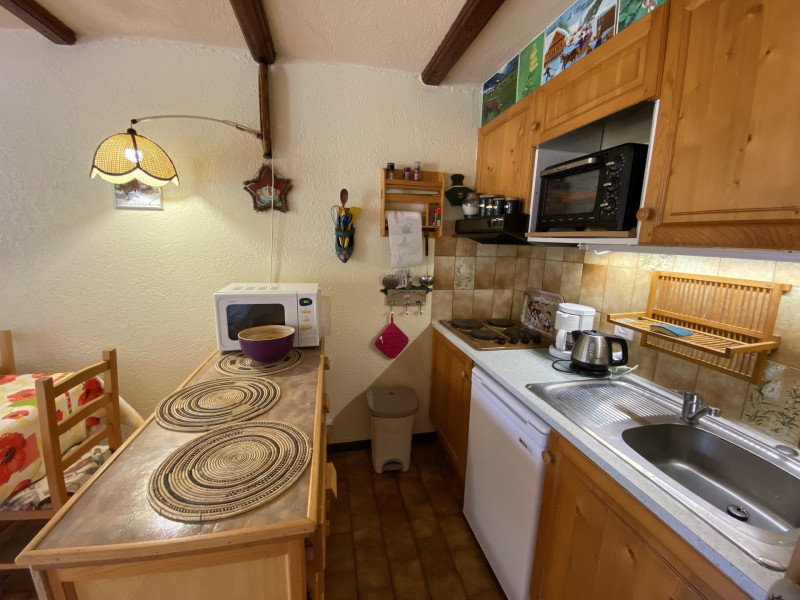 _lv_images__lot_0000000116_05_8250116