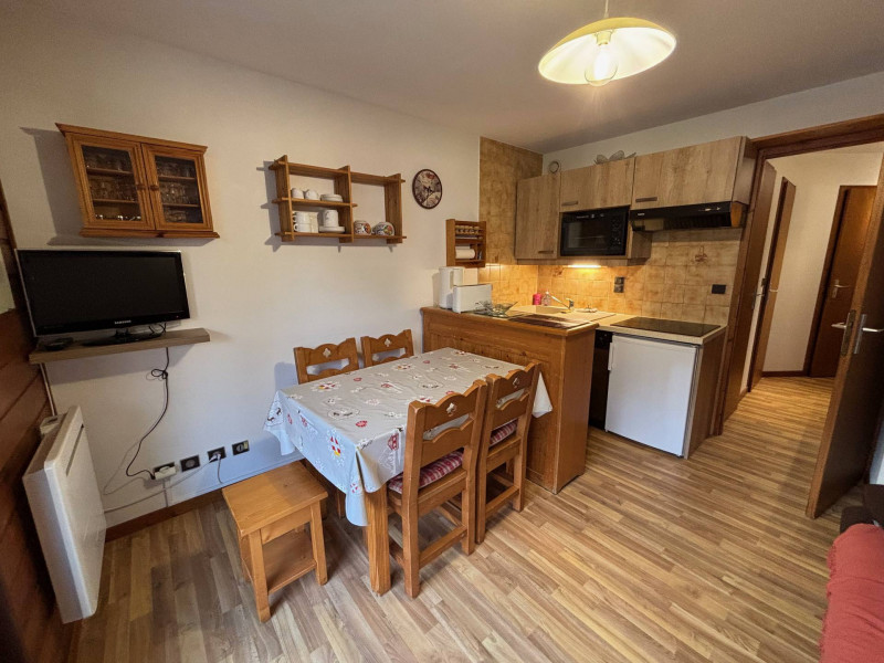 _lv_images__lot_0000000124_02_8458830