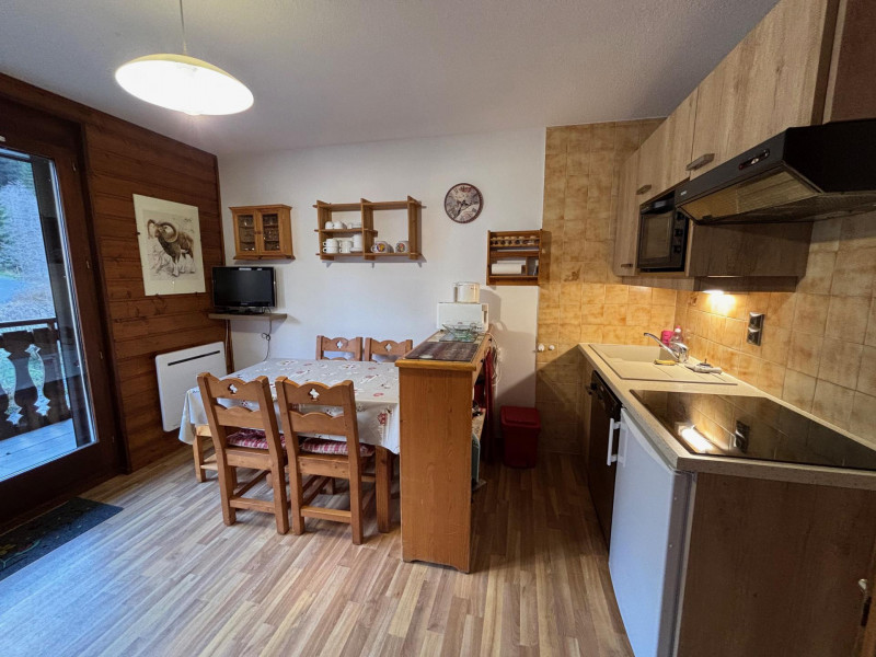 _lv_images__lot_0000000124_05_8589281