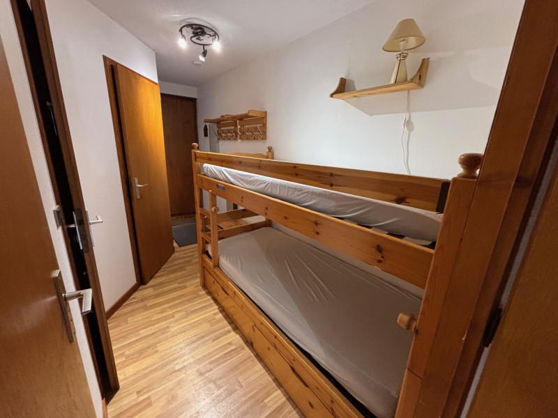 _lv_images__lot_0000000124_08_8589284