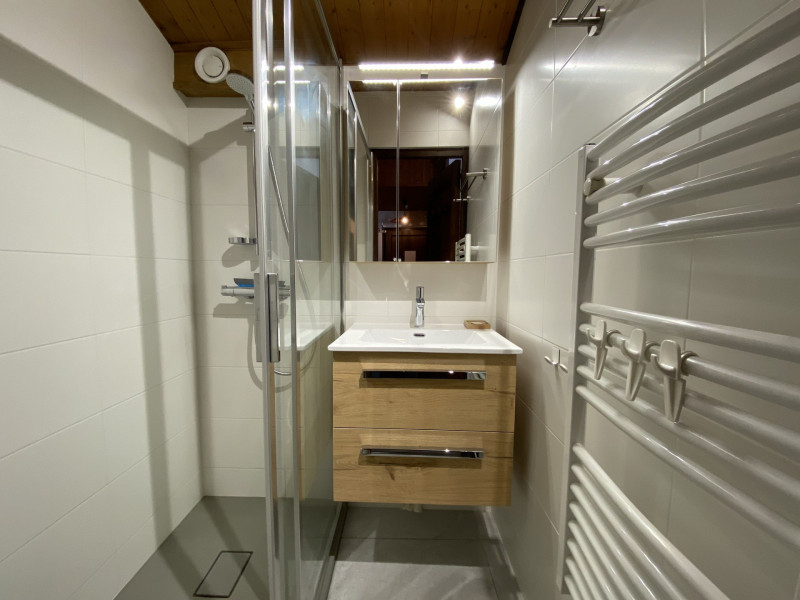 _lv_images__lot_0000000129_05_8226392