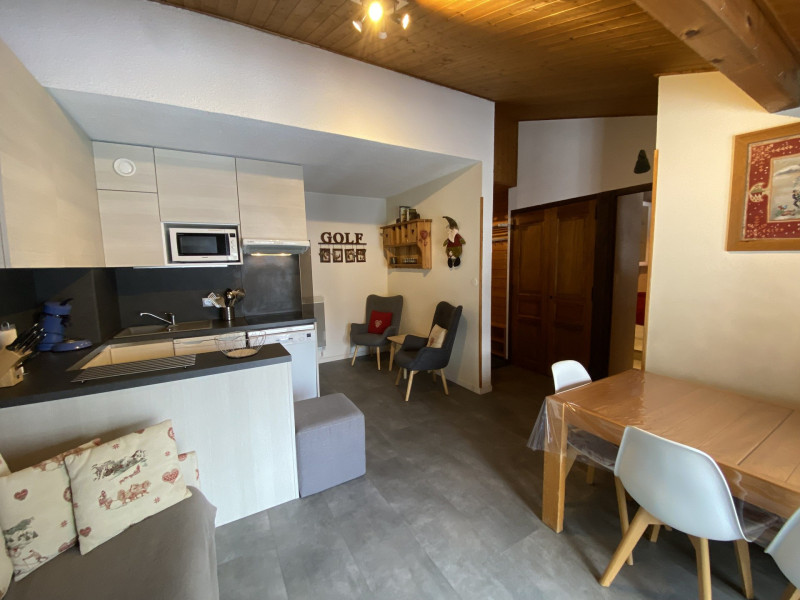 _lv_images__lot_0000000129_07_8388594