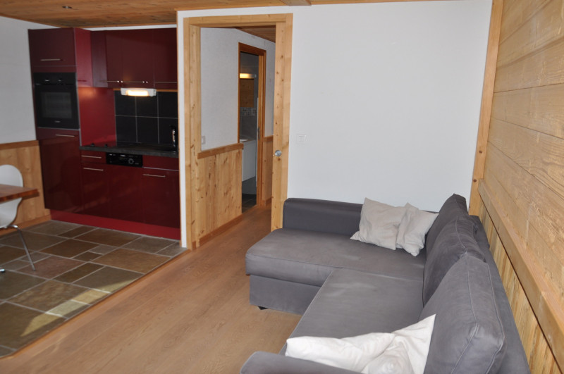 _lv_images__lot_0000000153_03_8233425