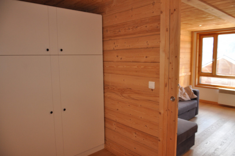 _lv_images__lot_0000000153_07_8465881