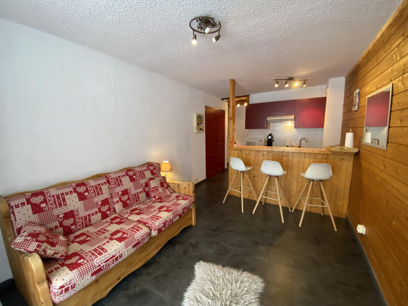 _lv_images__lot_0000000174_01_8323105