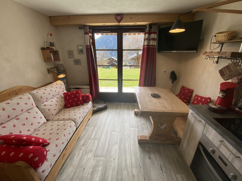 _lv_images__lot_0000000193_03_8824836