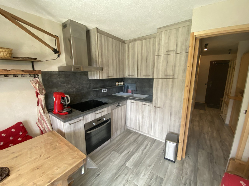 _lv_images__lot_0000000193_06_8831063