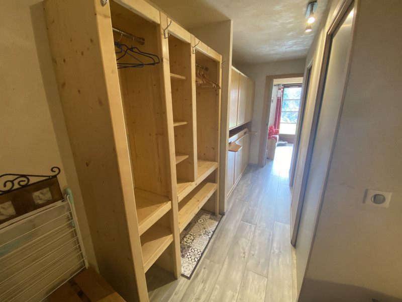 _lv_images__lot_0000000193_08_8469933