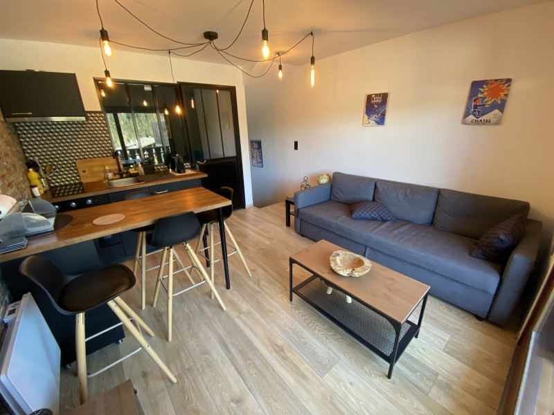 _lv_images__lot_0000000196_05_8294804